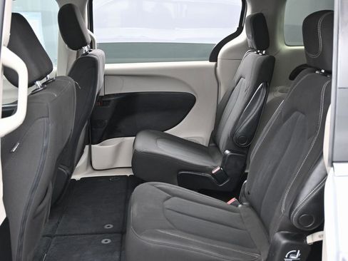 Used 2023 Chrysler Voyager LX FWD image 33