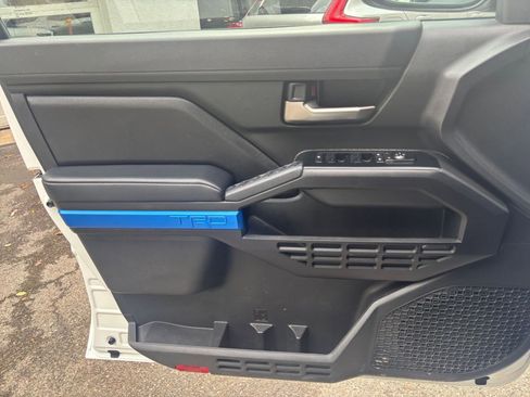 Used 2025 Toyota Tacoma TRD Off-Road image 21