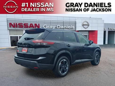 Used 2024 Nissan Rogue SV AWD/4WD image 3