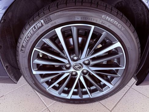 Certified 2025 Lexus ES 350 w/ Premium Package image 16