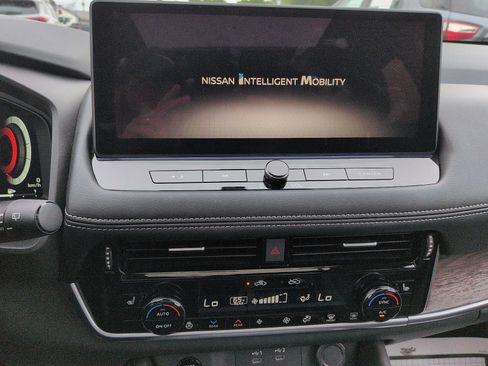 Used 2025 Nissan Rogue Platinum w/ Platinum Premium Package AWD/4WD image 19