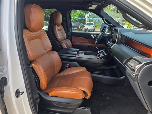 Used 2019 Lincoln Navigator Reserve AWD/4WD image 29