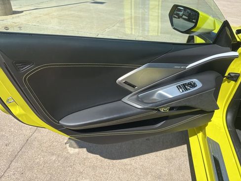 Used 2022 Chevrolet Corvette Stingray Premium Cpe w/ Z51 Performance Package image 6