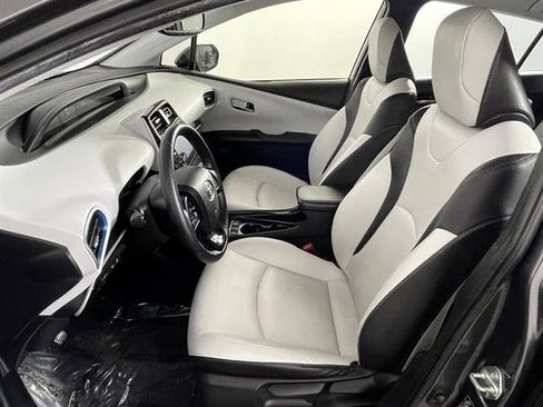 Used 2020 Toyota Prius XLE w/ Advanced Technology Package image 8