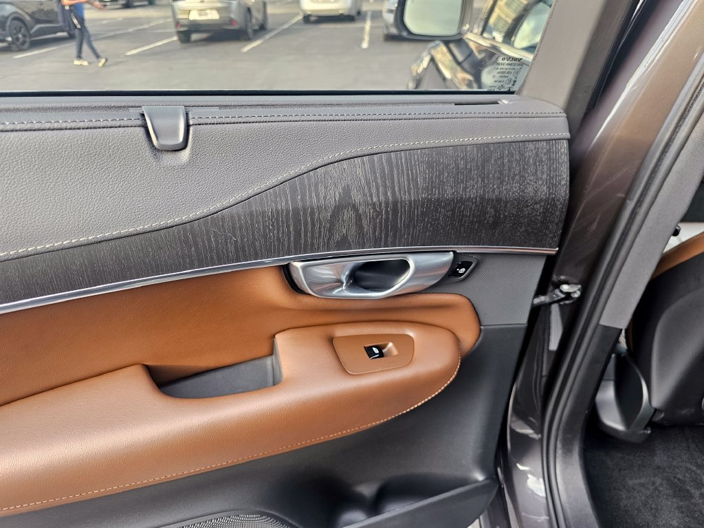 Certified 2024 Volvo XC90 B6 Ultimate AWD/4WD image 39