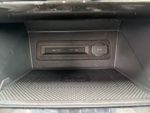 Used 2022 Volkswagen Atlas Cross Sport SE image 25