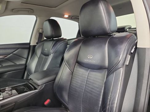 Used 2011 INFINITI M56 w/ Sport Pkg RWD image 19