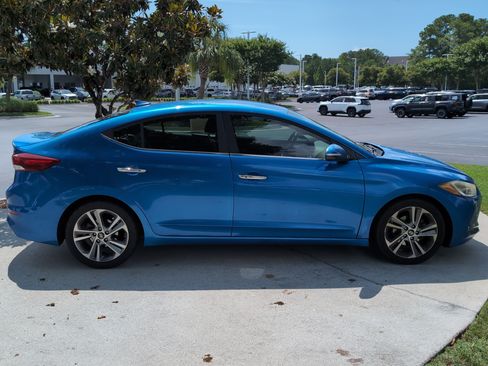 Used 2017 Hyundai Elantra Limited FWD image 11