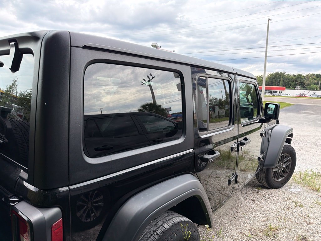 Used 2025 Jeep Wrangler Unlimited Sport AWD/4WD image 6