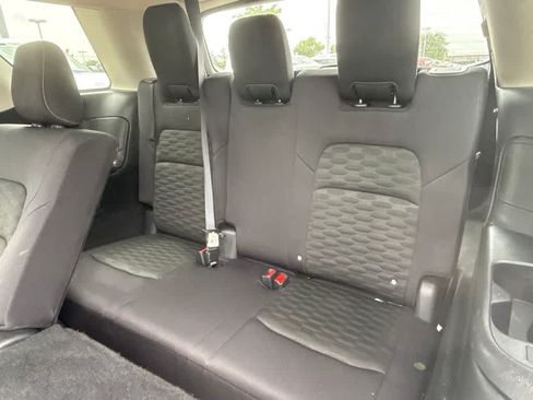 Used 2024 Nissan Pathfinder SV FWD image 18