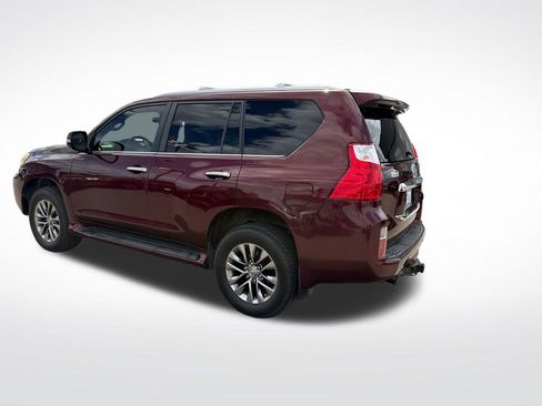 Used 2011 Lexus GX 460 w/ Convenience Pkg image 3