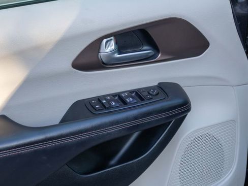 Used 2017 Chrysler Pacifica Touring Plus w/ Tire & Wheel Group image 19