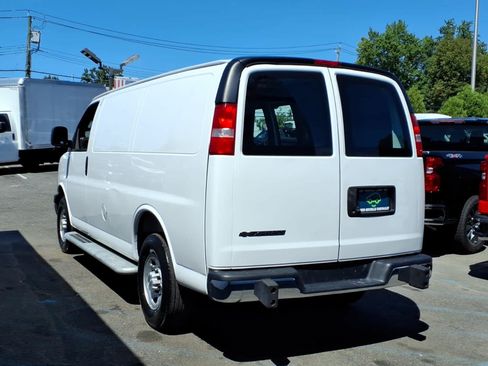 Used 2025 Chevrolet Express 2500 w/ Driver Convenience Package RWD image 4