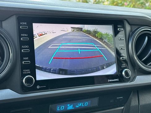 Used 2022 Toyota Tacoma TRD Off-Road w/ Technology Package image 19