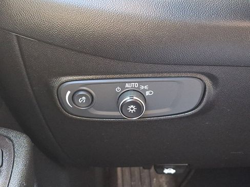 Used 2020 Chevrolet Equinox LS w/ LS Convenience Package image 22