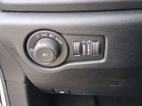New 2026 Chrysler Pacifica Select FWD image 35
