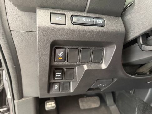 Used 2025 Nissan Frontier Pro-X RWD image 40