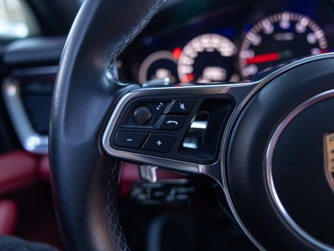 Used 2020 Porsche Panamera image 31