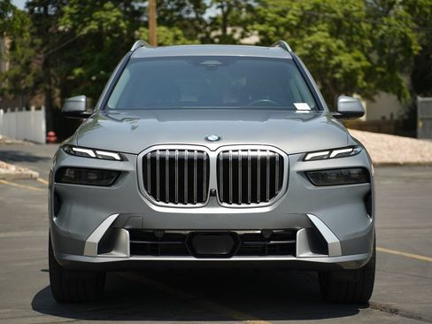 Used 2023 BMW X7 xDrive40i w/ Premium Package AWD/4WD image 8
