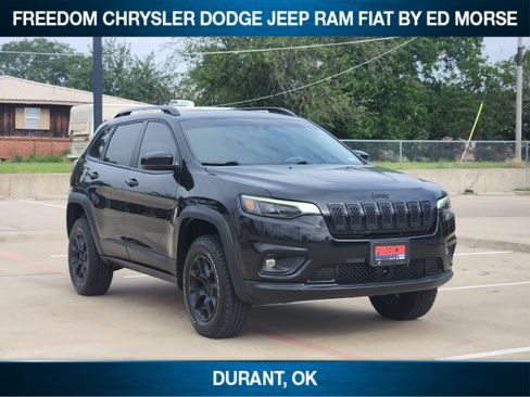 Used 2022 Jeep Cherokee Latitude AWD/4WD image 2