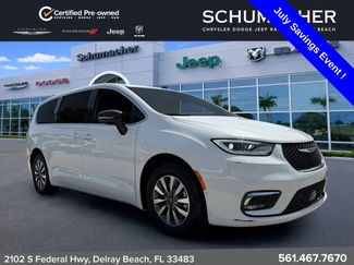 Used 2025 Chrysler Pacifica Select FWD video 1