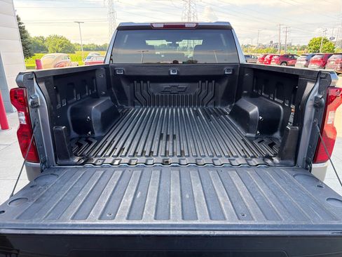 Used 2021 Chevrolet Silverado 1500 LT AWD/4WD image 8