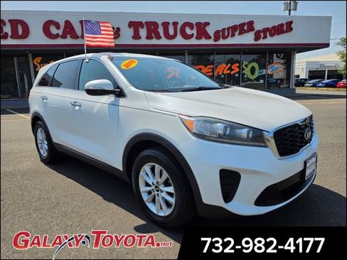 Used 2019 Kia Sorento FWD image 1