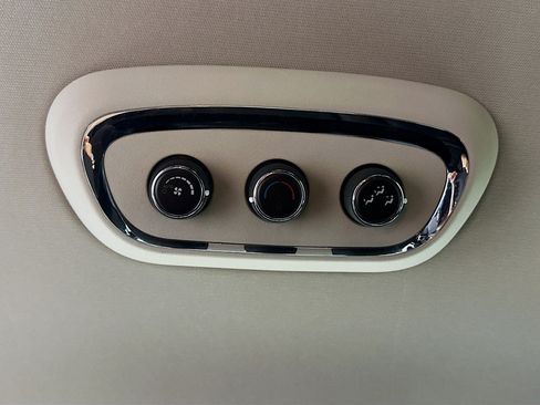 Used 2018 Dodge Durango SXT w/ 3rd Row Seating Group RWD image 25
