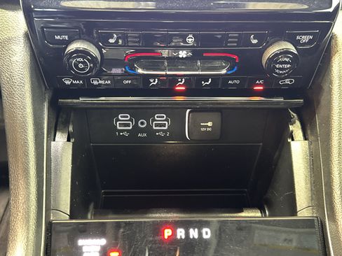 Used 2023 Jeep Grand Cherokee L Limited AWD/4WD image 33