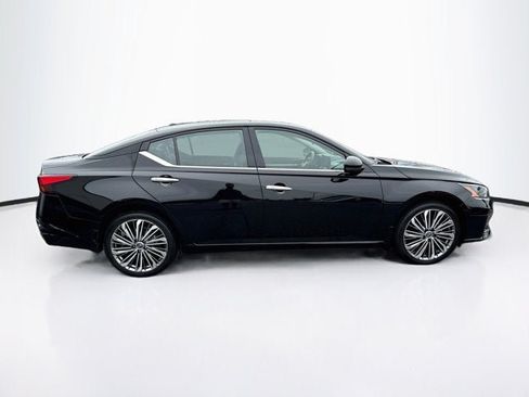 Used 2024 Nissan Altima 2.5 SL AWD/4WD image 4