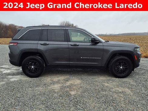 Used 2024 Jeep Grand Cherokee Laredo image 4