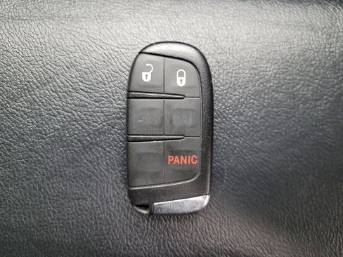 Used 2020 Jeep Compass Trailhawk AWD/4WD image 32
