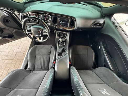 Used 2018 Dodge Challenger R/T Scat Pack w/ Leather Interior Group RWD image 13