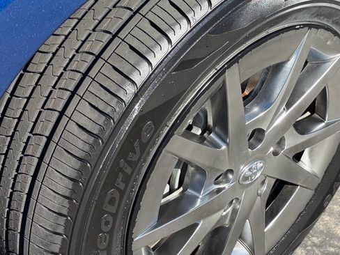 Used 2017 Toyota Prius V Three image 12