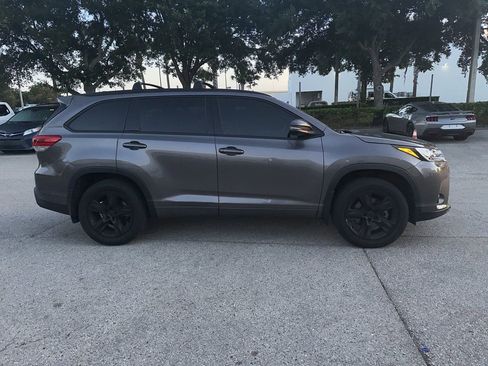 Used 2019 Toyota Highlander Limited AWD/4WD image 6