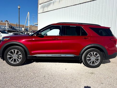 Certified 2021 Ford Explorer XLT w/ Equipment Group 202A image 13