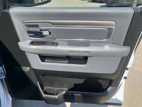 Used 2019 RAM 1500 Classic SLT w/ Luxury Group image 13