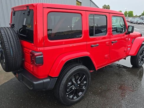 Used 2024 Jeep Wrangler Unlimited Sahara w/ Technology Group AWD/4WD image 4