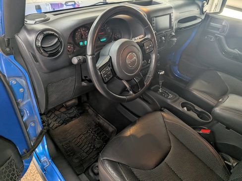 Used 2016 Jeep Wrangler Unlimited Sahara w/ Dual Top Group image 8