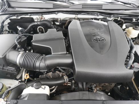 Used 2018 Toyota Tacoma TRD Sport w/ Technology Package AWD/4WD image 26