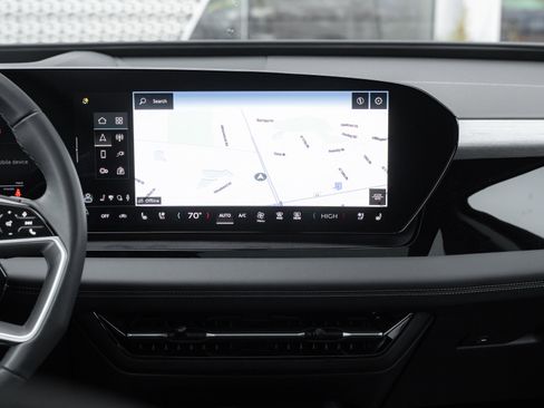 Used 2025 Audi Q6 e-tron Premium Plus w/ Premium Plus image 13