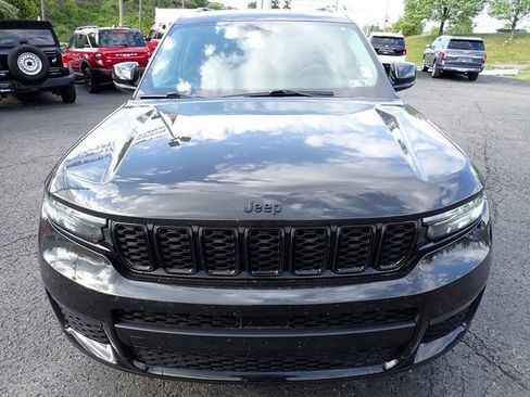 Used 2023 Jeep Grand Cherokee L Limited w/ Black Appearance Package AWD/4WD image 9