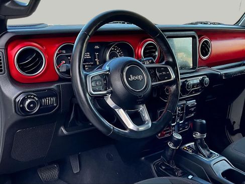 Used 2022 Jeep Wrangler Unlimited Rubicon w/ Cold Weather Group AWD/4WD image 17
