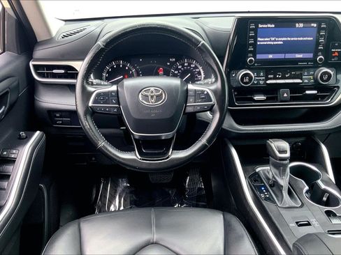 Used 2021 Toyota Highlander XLE FWD image 6