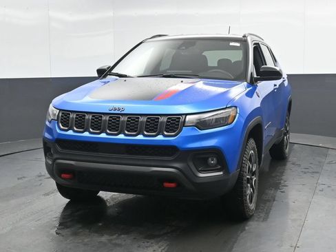 Used 2025 Jeep Compass Trailhawk AWD/4WD image 6