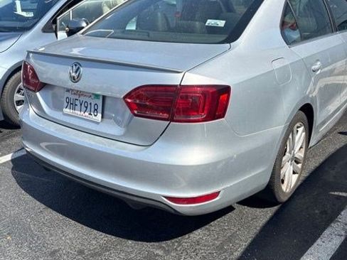 Used 2014 Volkswagen Jetta GLI FWD image 2