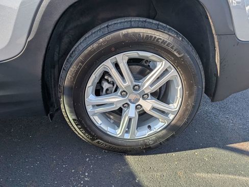 Used 2024 GMC Terrain SLE w/ Driver Convenience Package image 24