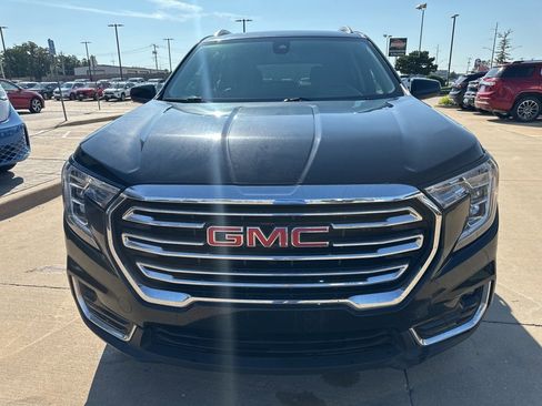 Used 2024 GMC Terrain SLT image 8