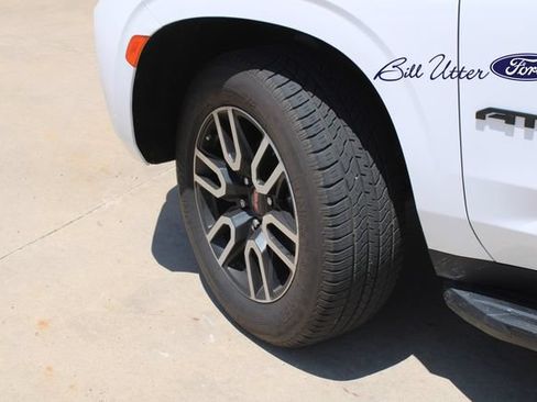Used 2022 GMC Yukon AT4 AWD/4WD image 9