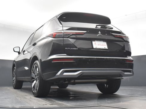 New 2025 Mitsubishi Outlander SE image 24